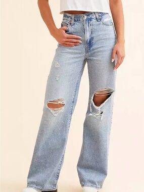 Levi's Ribcage Light Wash Distressed Wide-Leg Jeans Size 24